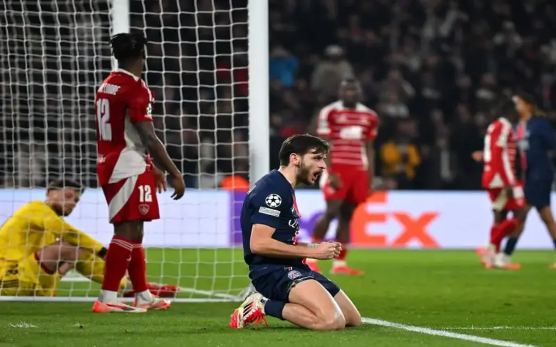 رد حاسم من كفاراتسخيليا بشأن انتقاله إلى أرسنال في الصيف القادم